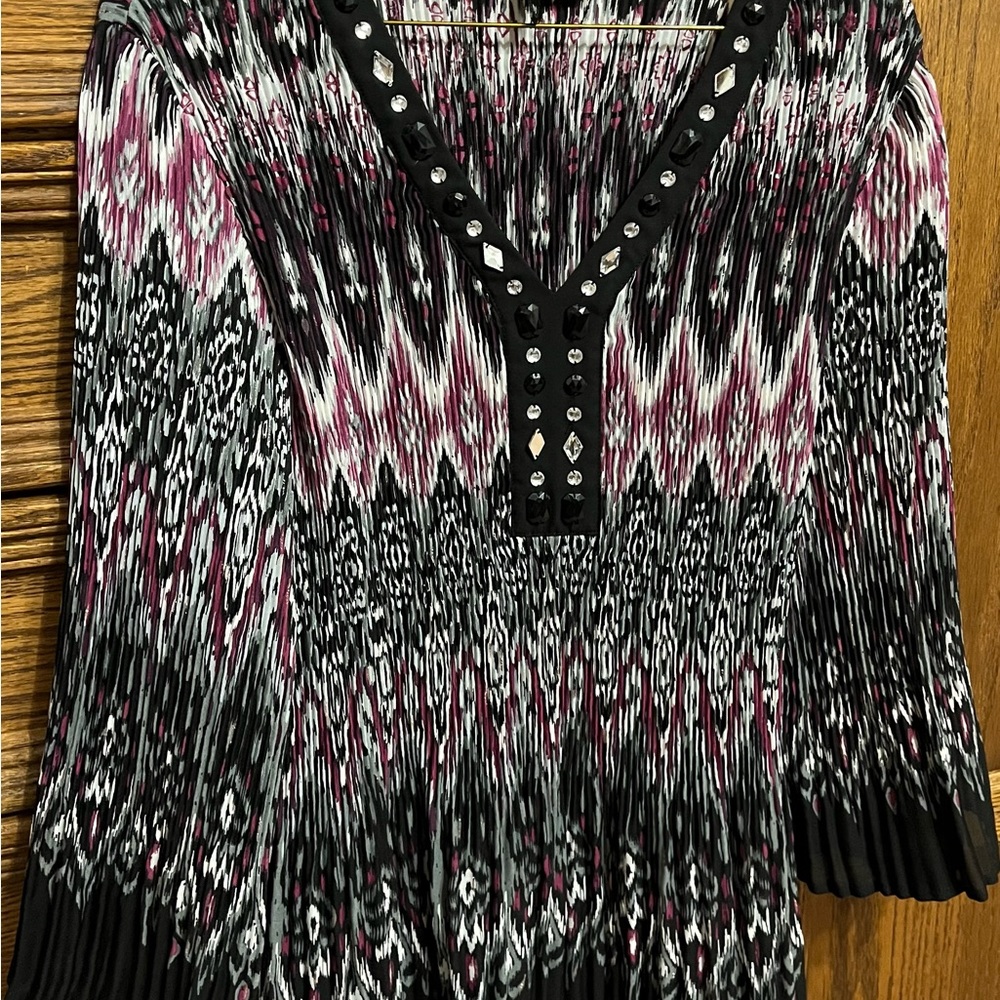 New Directions, bell sleeves, XLarge, black, gray, white and plum, smoke free